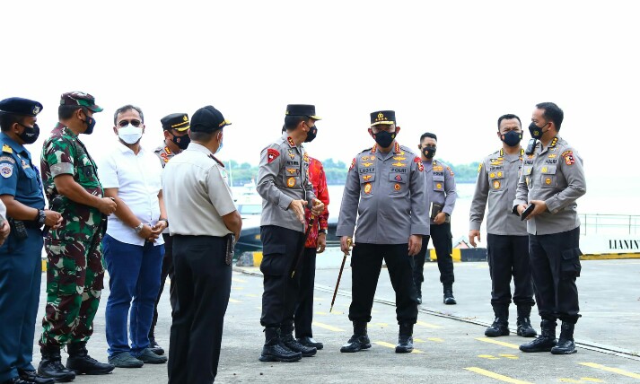 Kapolri Jenderal Listyo Sigit Prabowo meninjau langsung Pelabuhan Benoa, Bali.