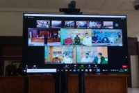 Dalam sidang perdana kemarin, kesepuluh terdakwa dijerat pasal 11 Undang-Undang nomor 31 tahun 1999 tentang pemberantasan tindak pidana korupsi, Juncto pasal 55 ayat 1 KUHP.