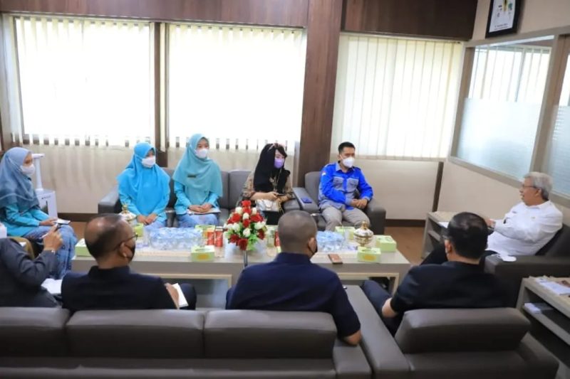 Mengawali agenda kerjanya, Kamis [27/1] Wakil Gubernur Sumsel H Mawardi Yahya menerima audiensi pengurus Yayasan Rumah Peradaban Kayuagung di ruang tamunya. 