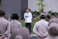 Kapolda Sumsel Irjen Pol Drs Toni Harmanto MH melalui Direktur Intelkam Kombes Pol Iskandar F Sustina SIK memimpin apel pagi bersama jajaran di halaman Mapolda Sumsel,  Senin [31/1/2022].