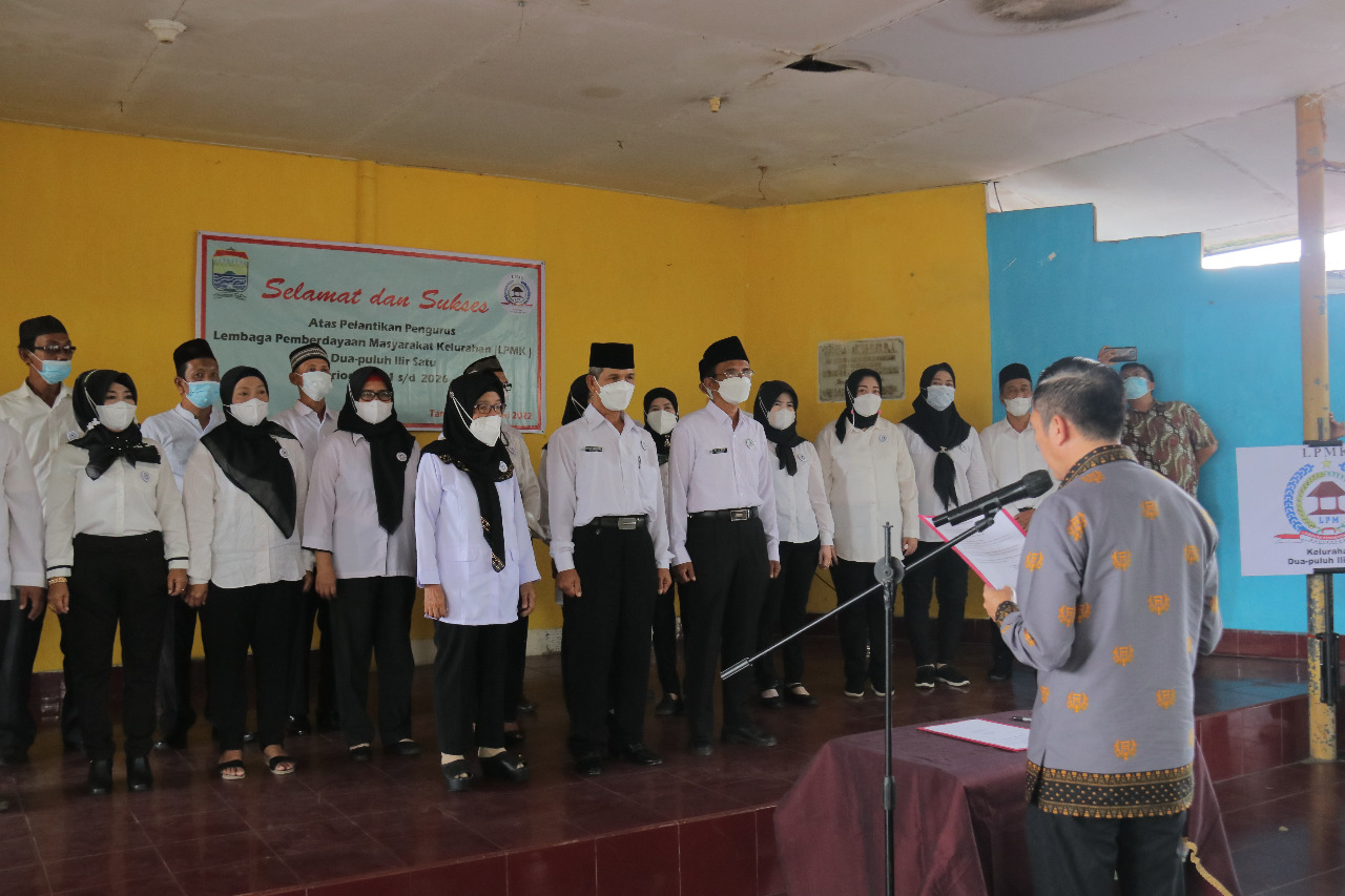 Sekretaris Daerah [Sekda] Palembang, Drs Ratu Dewa MSi melantik Pengurus Lembaga Pemberdayaan Masyarakat Kelurahan [LPMK] 20 Ilir [D1I] periode 2022-2027.