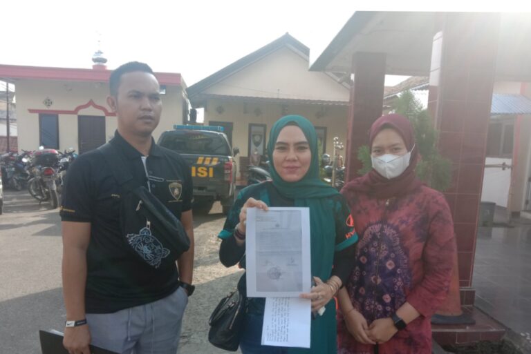 Kuasa Hukum CB, Septalia Furwani SH MH melporkan Selebgram atau influencer Palembang dilaporkan ke Polisi atas kasus dugaan penipuan investasi bodong butik dan pakaian.
