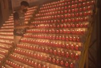900 lilin Pelita dihidupkan untuk menerangi Perayaan malam Imlek 2573 Kongzili di Wihara Dharmakirti.