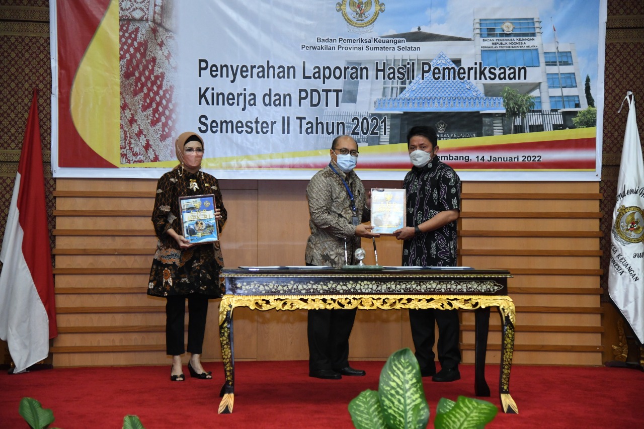 Ketua DPRD bersama Gubernur Sumsel Terima LHP BPK Semester II