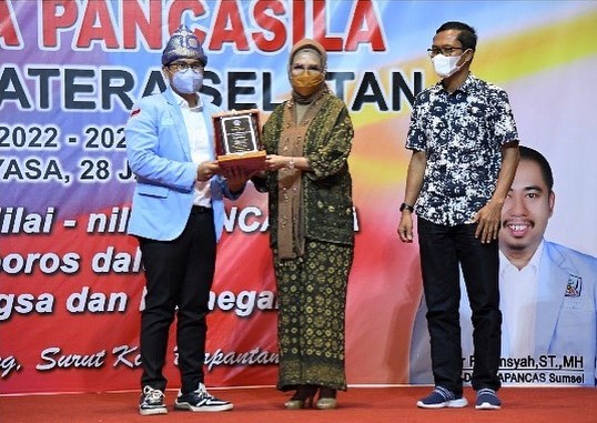 Ketua DPRD Provinsi Sumatera Selatan, yang juga sebagai Dewan Penasehat Dewan Pimpinan Daerah Mahasiswa Pancasila [Mapancas] Provinsi Sumatera Selatan menghadiri Seminar Nasional dan Pelantikan Dewan Pimpinan Daerah Mahasiswa Pancasila [Mapancas] Provinsi Sumatera Selatan Periode 2022-2025, di Gedung Grand Atyasa Palembang, Palembang [28/1/2022]