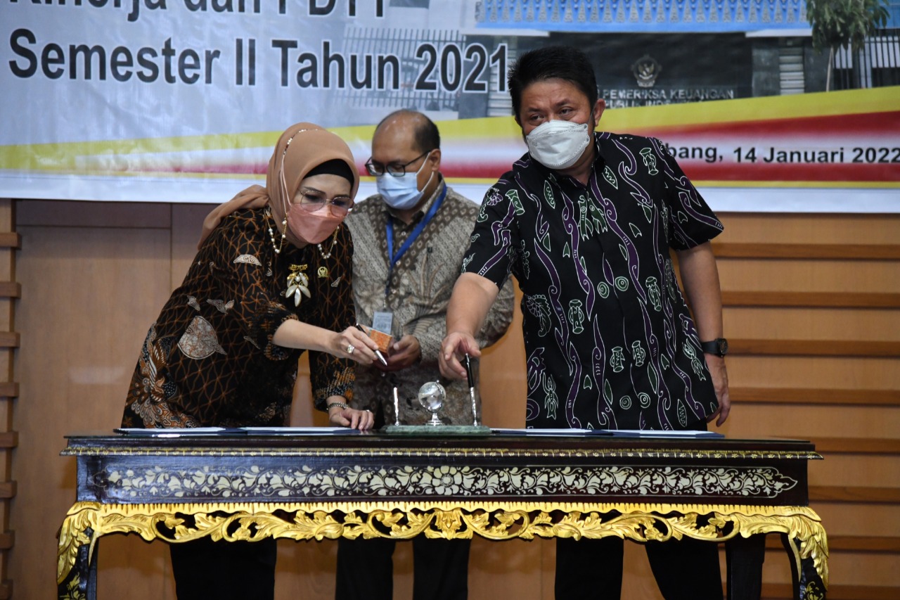 Ketua DPRD bersama Gubernur Sumsel Terima LHP BPK Semester II