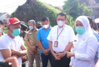 Wakil Walikota Palembang Fitrianti Agustinda didampingi Kadis PUPR H Ahmad Bastari Yusak meninjau Sungai Lebak Keranji, Kamis [3/2/2022].