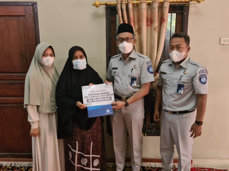 Jasa Raharja Serahkan Santunan Kecelakaan Beruntun di Jalintim Banyuasin Sumsel