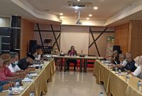 Sultan Iskandar Machmud Badaruddin, memimpin rapat FPK Sumsel, di Hotel Swarna Dwipa Palembang, Rabu [9/2/2022].