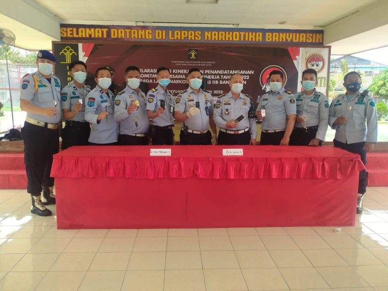Lembaga Permasyarakatan [Lapas] Narkotika IIB Banyuasin melakukan kegiatan razia di kamar huni Warga Binaan Pemasyarakatan [WBP], Kamis [24/2].