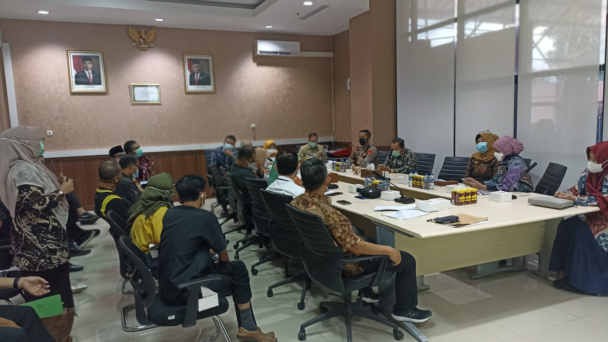 Dinas Pendidikan Kota Palembang menggelar rapat koordinasi [Rakor] perkembangan COVID-19 dan keberlanjutan pembelajaran tatap muka [PTM] bagi sekolah.
