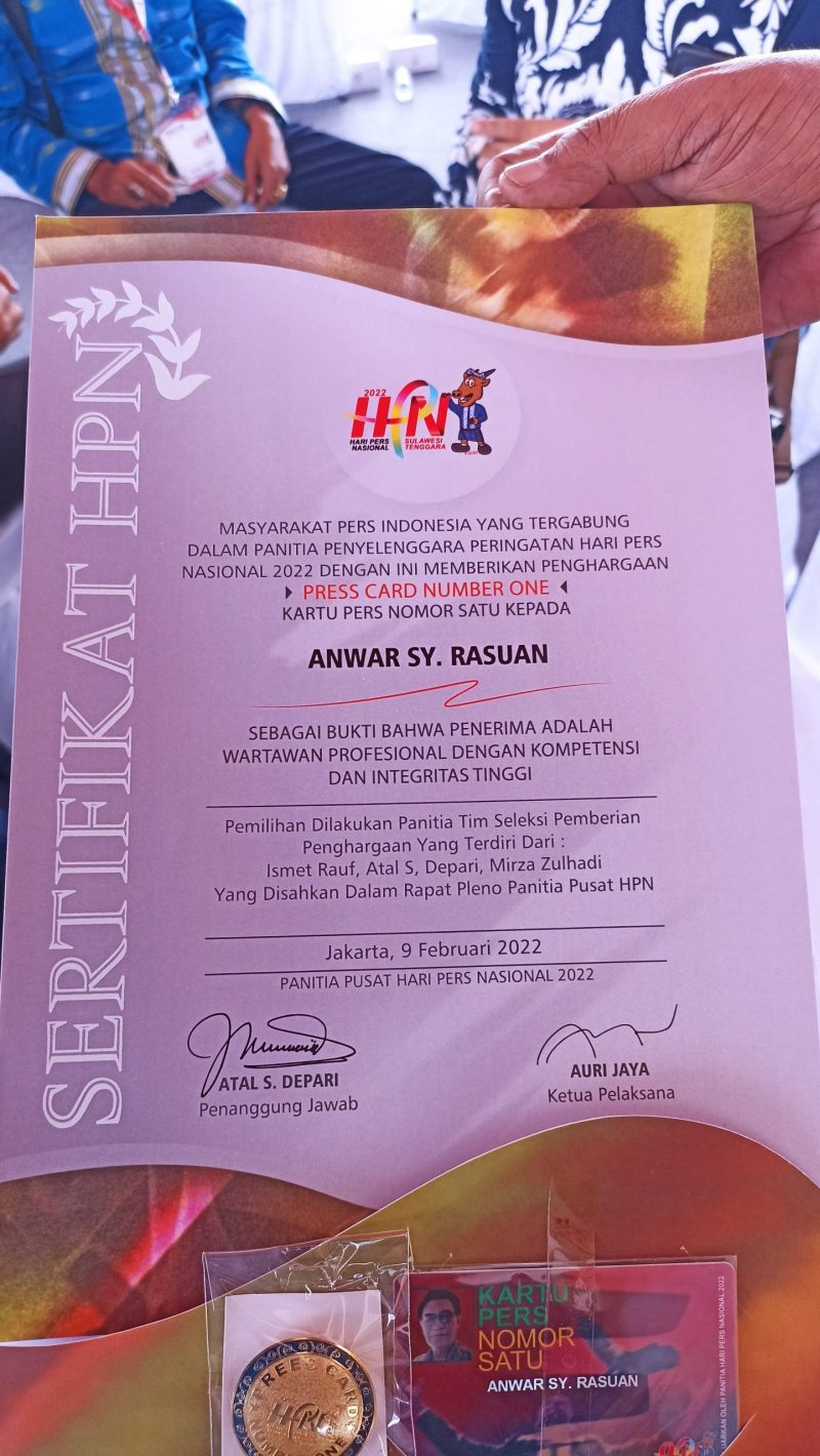 Sertifikat HPN 2022 PCNO diberikan ke pada Anwar SY Rasuan