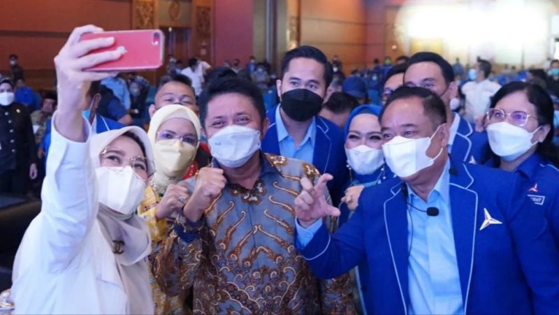 Gubernur Sumsel H Herman Deru menyaksikan Pelantikan Dewan Pimpinan Daerah [DPD] Partai Demokrat Provinsi Sumsel periode 2022-2027, Cik Ujang dan Ketua DPD Partai Demokrat Provinsi Lampung, Edy Irawan Arief yang dilantik langsung Ketua Umum Partai Demokrat, Agus Harimurti Yudhoyono [AHY]  bertempat di Ballroom Aryaduta Palembang, Kamis [10/2/2022].