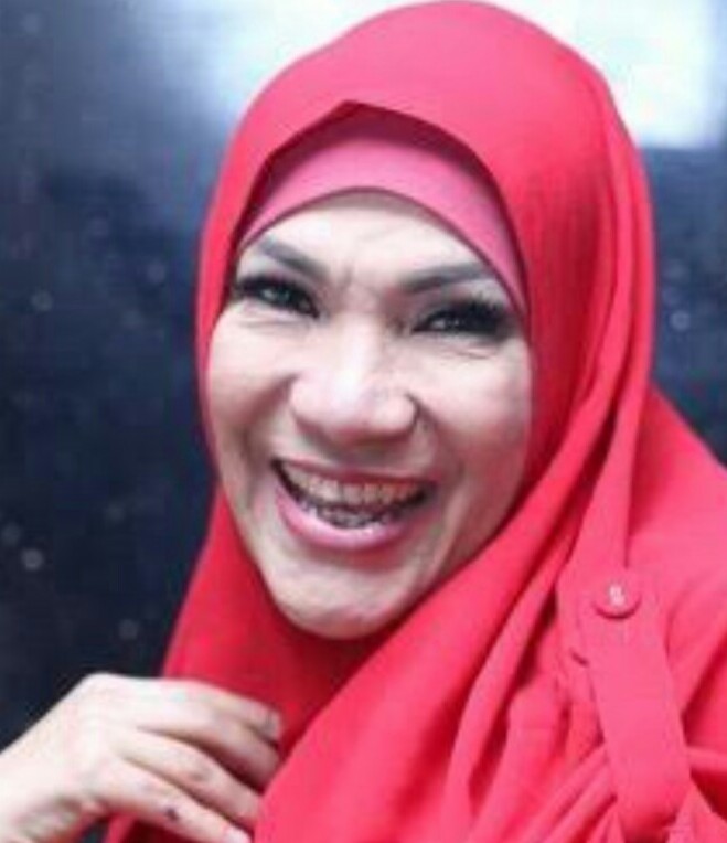 Setelah dinyatakan terpapar COVID-19, akhirnya artis serba bisa Dorce Gamalama tunduk kepada ajal.