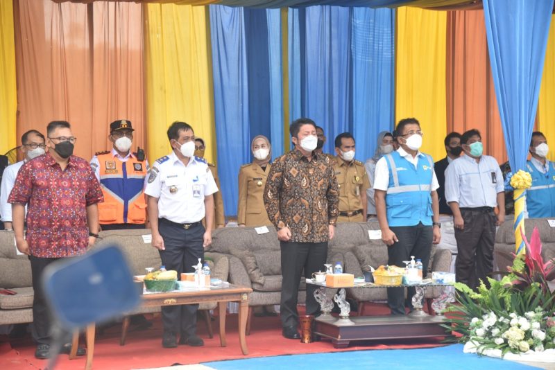 Wakil Ketua DPRD Provinsi Sumatera Selatan HM Giri Ramanda N Kiemas SE MM bersama Gubernur Sumatera Selatan H Herman Deru meresmikan Stasiun Pengisian Kendaraan Listrik Umum [SPKLU]