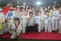 Wali Kota Batam Muhammad Rudi menutup Kejuaraan Taekwondo Pengkot TI Kota Batam 2 Tahun 2022 yang digelar di Aula Mitra Mall Batu Aji, Minggu [6/3].