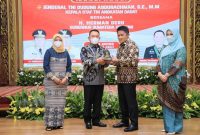 Kepala Staf Angkatan Darat [KSAD] Jenderal TNI Dudung Abdurachman SE MM memuji pembangunan yang telah dilakukan Gubernur Herman Deru.