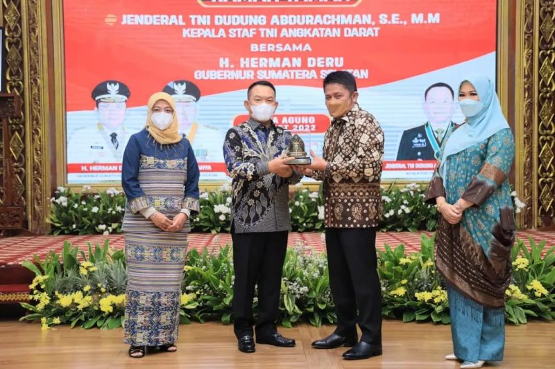 Kepala Staf Angkatan Darat [KSAD] Jenderal TNI Dudung Abdurachman SE MM memuji pembangunan yang telah dilakukan Gubernur Herman Deru.