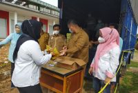 Dinas Koperasi Perindustrian dan Perdagangan [Diskoperindag] Kabupaten Banyuasin pun gencar mengantisipasi dan menekan harga lonjakan dengan menggelar operasi pasar minyak goreng murah.