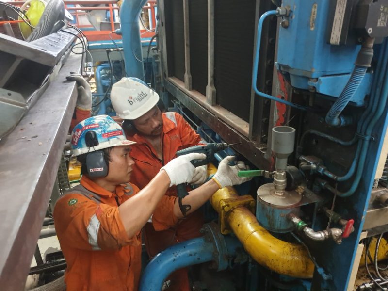 Petugas PLN Batam 