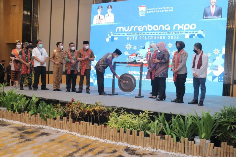 Senin [14/3/2022], Pemerintah Kota [Pemkot] Palembang menggelar musyawarah rencana pembangunan rencana kerja pemerintah daerah [Musrenbang RKPD] Palembang 2023 di Santika Premier Hotel. 
