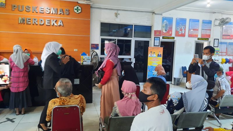 Wakil Walikota Palembang Fitrianti Agustinda meninjau pusat kesehatan masyarakat [Puskesmas] Merdeka, Senin [21/3/2022].