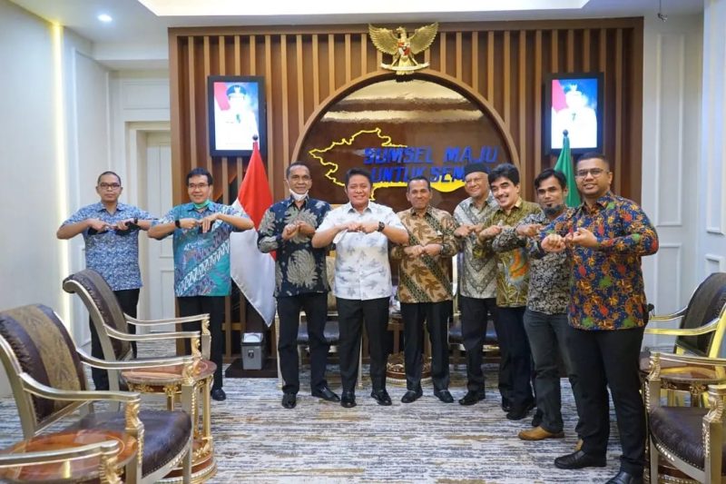Gubernur Sumatera Selatan H Herman Deru menerima audiensi Pengurus Dewan Pimpinan pusat Ikatan Keluarga Keturunan India Indonesia [IKKII] bertempat di ruang tamu gubernur, Jumat [11/3] pagi.