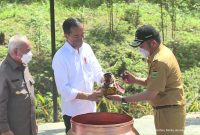 Gubernur Sumatera Selatan H Herman Deru bersama seluruh Gubernur Provinsi di Indonesia mengikuti prosesi penyerahan tanah dan air di titik  nol kilometer Ibu Kota Nusantara [IKN] di Kalimantan Timur, Senin [14/3].