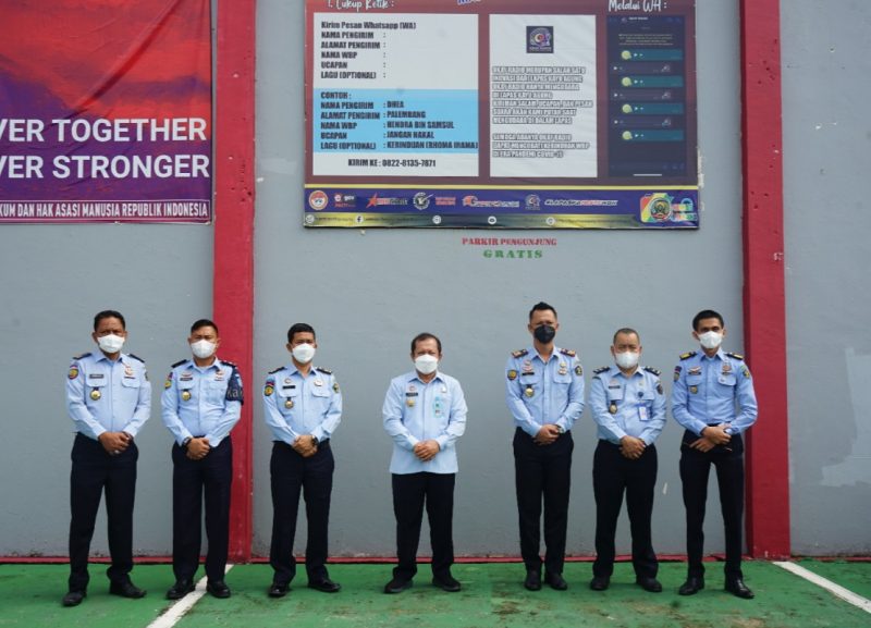Kepala Kantor Wilayah Kementerian Hukum dan Hak Asasi Manusia Sumatera Selatan [Kakanwil Kemenkumham Sumsel] Harun Sulianto melakukan kunjungan kerja ke Lembaga Pemasyarakatan [Lapas] Kelas IIB Kayuagung, Minggu [20/3/2022].