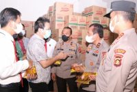 Dari pantauan awak media pada Rabu ini, 23 Maret 2022 Kapolda Irjen Pol Toni Harmanto MH didampingi Wakapolda Sumsel Brigjen Pol Rudi Setiawan SIK MH Dirreskrimsus Kombes Pol Barly Ramdhani dan Kapolrestabes Palembang Kombes Pol M Ngajib Kembali mengecek persediaan Minyak goreng di antaranya Gudang distributor minyak goreng CV Mekar Abadi Di Jalan Padang Selasa Kecamatan Ilir Barat I Palembang. 