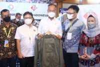 Menperin Agus Gumiwang Kartasasmita ketika meninjau gelaran Business Matching Belanja Produk Dalam Negeri, Rabu [23/03/2022]. [Foto: Humas Kemenperin]