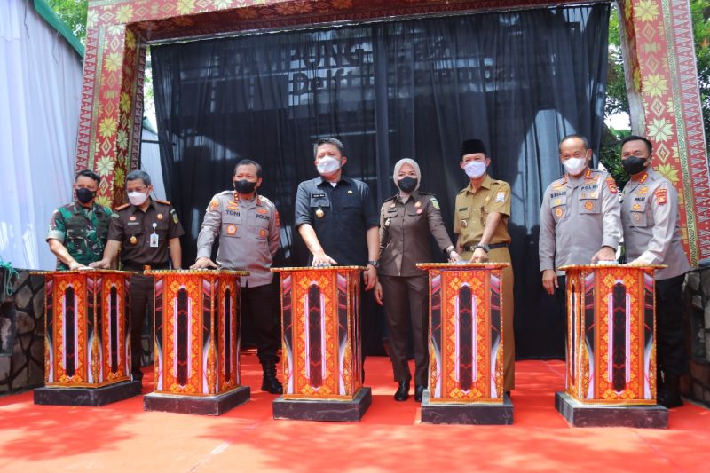 Kampung Cantik 'Delf in Palembang' diresmikan Gubernur Sumatera Selatan [Sumsel] H Herman Deru bersama Walikota Palembang H Harnojoyo, Kapolda Sumsel Irjen Pol Toni Harmanto, Kapolrestabes Palembang Kombes Pol Mukhamad Ngajib, dan Dandim 0418/Palembang Letkol Inf Sumarlin Marzuki, Kajari Palembang, Rustam Gaus SH, Selasa [29/3/2022].