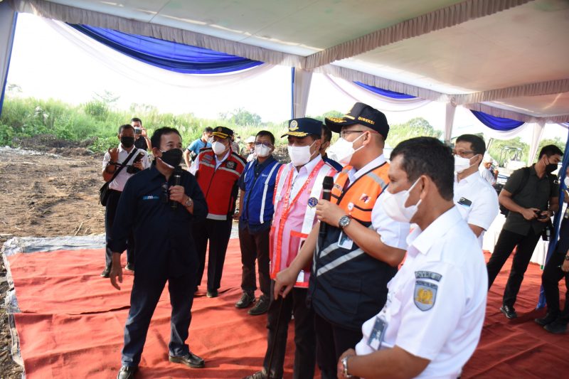 Menteri Perhubungan Budi Karya Sumadi dalam kunjungan lapangan ke Dermaga Perajen, Banyuasin, Sumatera Selatan, Kamis [31/03/2022].