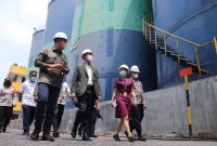 Walikota H Harnojoyo bersama Kapolresta Palembang Mokhamad Ngajib mendatangi Pabrik Migor
