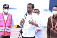 Presiden Jokowi dalam keterangan pers usai pelepasan ekspor mobil ke sejumlah negara dari Pelabuhan Patimban, Kabupaten Subang, Provinsi Jawa Barat, Selasa (08/03/2022). [Foto: Humas Setkab/Teguh]