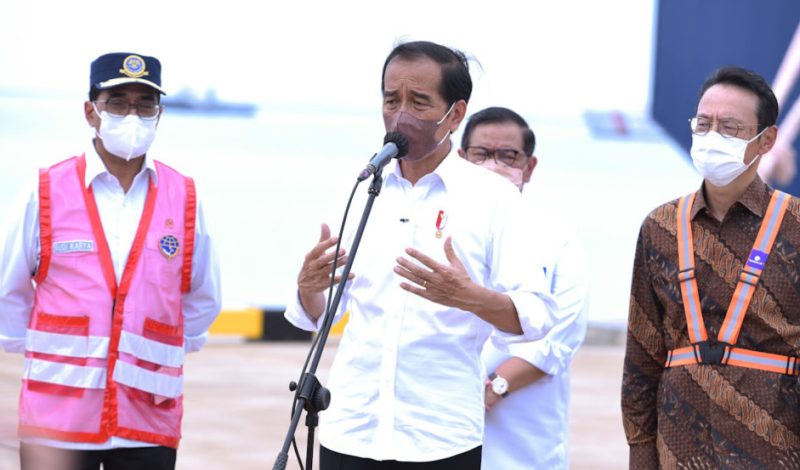 Presiden Jokowi dalam keterangan pers usai pelepasan ekspor mobil ke sejumlah negara dari Pelabuhan Patimban, Kabupaten Subang, Provinsi Jawa Barat, Selasa (08/03/2022). [Foto: Humas Setkab/Teguh]