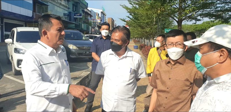 Gubernur Kepulauan Riau [Kepri] Ansar Ahmad meninjau Jalan Provinsi di Kota Batam, Sabtu [12/3/2022]
