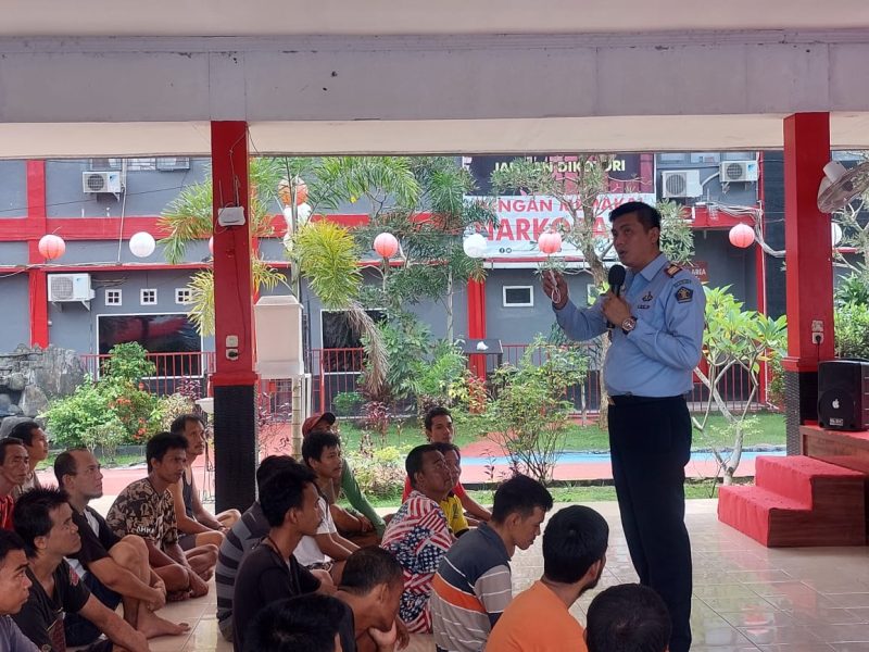 Lembaga Pemasyarakatan [Lapas] Narkotika Kelas IIB Banyuasin menyelenggarakan penanganan penyakit scabies Warga Binaan Pemasyarakatan [WBP], Kamis [17/03].