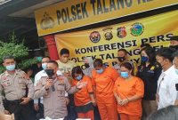 Kepolisian Sektor [Polsek] Talang Kelapa Kabupaten Banyuasin, Sumatera Selatan berhasil menangkap pelaku 'dukun palsu' yang menjanjikan bisa membantu para perempuan atau pasangan suami istri [Pasutri] yang kesulitan untuk mendapatkan keturunan.