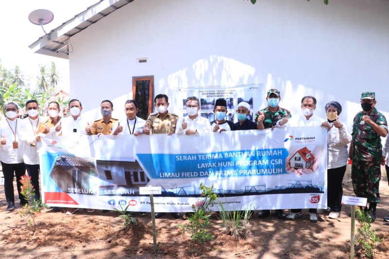 PT Pertamina Hulu Rokan Zona IV melalui Field Limau kembali menyerahkan kunci rumah setelah sebelumnya dibedah. 