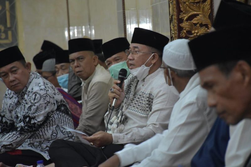 Safari Ramadan Ketua PGRI Sumsel H Ahmad Zulinto melakukan diskusi bersama warga Jalan Betawi 1 Lebong Gajah di Masjid Al Hanif
