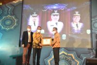 Provinsi Sumsel memperoleh dobel Penghargaan dalam ajang Anugerah Adinata Syariah 2022 yang diselenggarakan Komite Nasional Ekonomi dan Keuangan Syariah [KNEKS] di Grand Ballroom Kenpinski Jakarta, Kamis 14/4/2022].