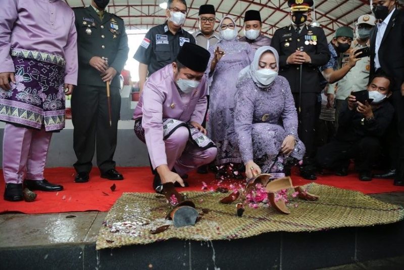 Gubernur Sumsel Herman Deru bersama Bupati Musim Rawas Ratna Machmud Amin meresmikan sejumlah  infrastruktur dengan dana senilai Rp204.814.320.000. 