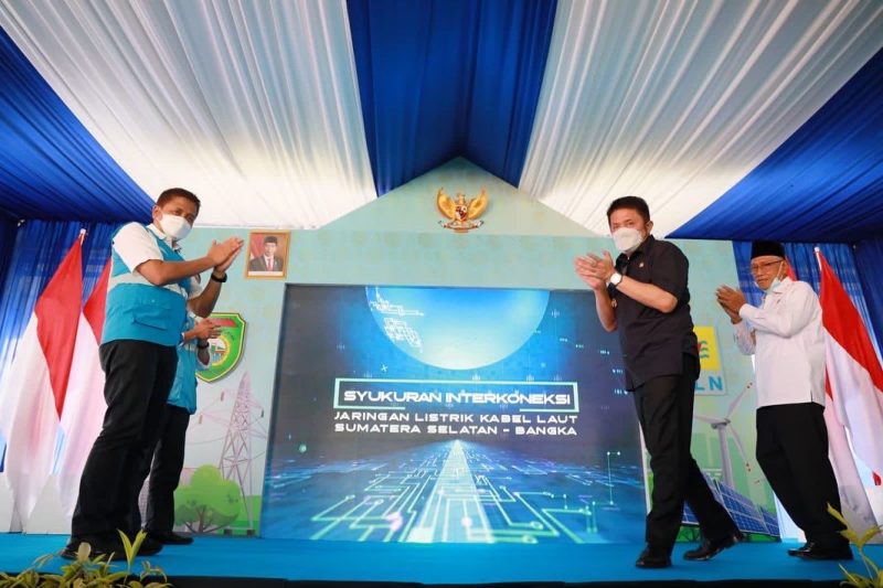 Interkoneksi Jaringan Listrik Kabel Laut Sumatera-Bangka di Tanjung Carat, Desa Sungsang Kabupaten Banyuasin telah diresmikan secara langsung oleh Gubernur Sumsel H Herman Deru, Selasa [19/4] siang. 