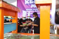 Pembuatan bolu kojo terbanyak memecahkan Rekor Muri Bolu Kojo berbentuk Miniatur Jembatan Ampera yang digelar di halaman Griya Agung Palembang, Selasa [19/4].