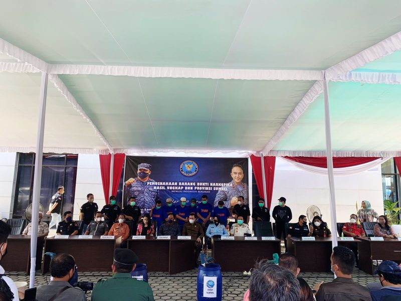 Badan Narkotika Nasional Provinsi Sumatera Selatan [BNNP Sumsel] memusnahkan barang bukti berupa [BB] narkoba hasil pengungkapan kasus periode Januari hingga Maret 2022.