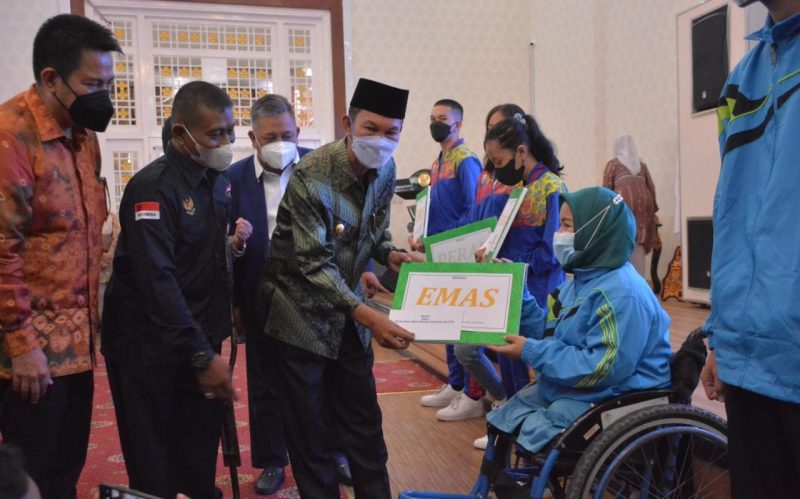 Torehan Prestasi Atlet Palembang Disuguhi Bonus