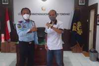 Kepala Lembaga Pemasyarakatan [Lapas] kelas IIB Tondano, Margono AMd IP SH MH menerima anjangsana Wakil Ketua Bidang Advokasi dan Pembelaan Wartawan Persatuan Wartawan Indonesia [PWI] Provinsi Sulawesi Utara Adrianus R Pusungunaung, Senin [25/4/2022].