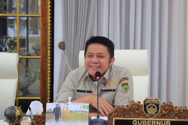 Gubernur Sumsel H Herman Deru memimpin Rapat Monitoring Ketersediaan Minyak Goreng di Provinsi Sumsel bertempat di Griya Agung Palembang, Selasa [26/4].