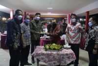 seluruh jajaran Lapas Narkotika Kelas IIB Banyuasin sangat antusias mengikuti kegiatan Tasyakuran Hari Bhakti Pemasyarakatan [HBP] ke-58 bersama Kepala Kantor Wilayah [Kakanwil] Kemenkumham Sumatera Selatan Harun Sulianto, yang hadir secara langsung di Lapas Narkotika Kelas IIB Banyuasin.